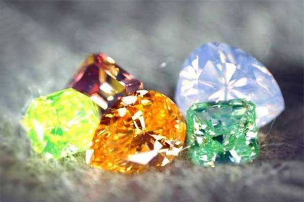 钻石回收价格 与颜色有着千丝万缕的联系