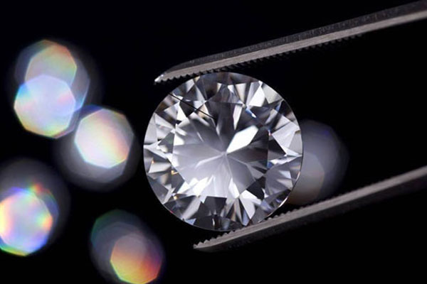 真假钻石的图片对此 淘奢教你从这些方面鉴别真假钻石