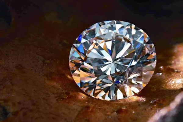 莫桑钻是钻石吗? 莫桑钻和钻石有何区别