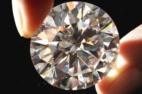 钻石的保值力度大不大 火彩因素也很关键