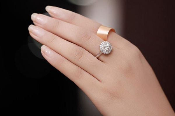 为什么1万元的钻石戒指回收价格这么高？