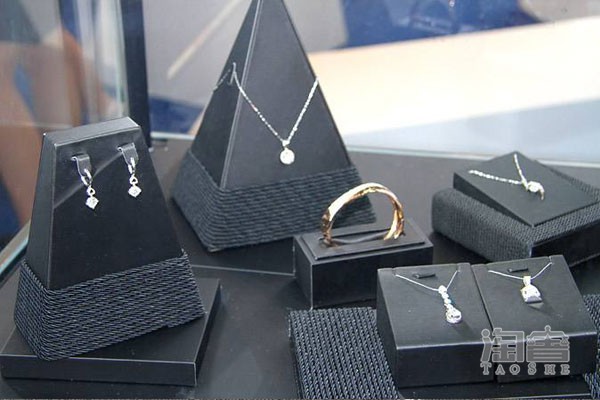 裸钻和钻石首饰哪个在市面上更有价值