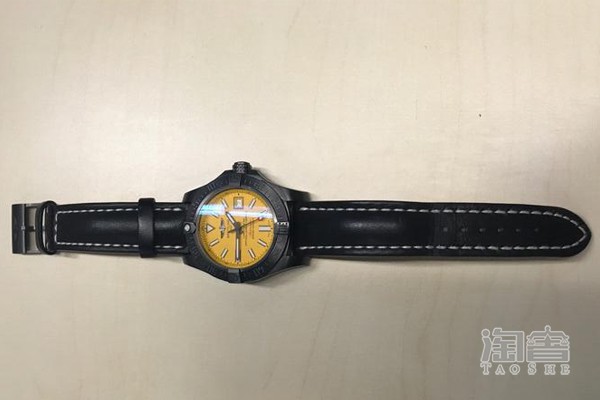 百年灵黄狼手表整体展示